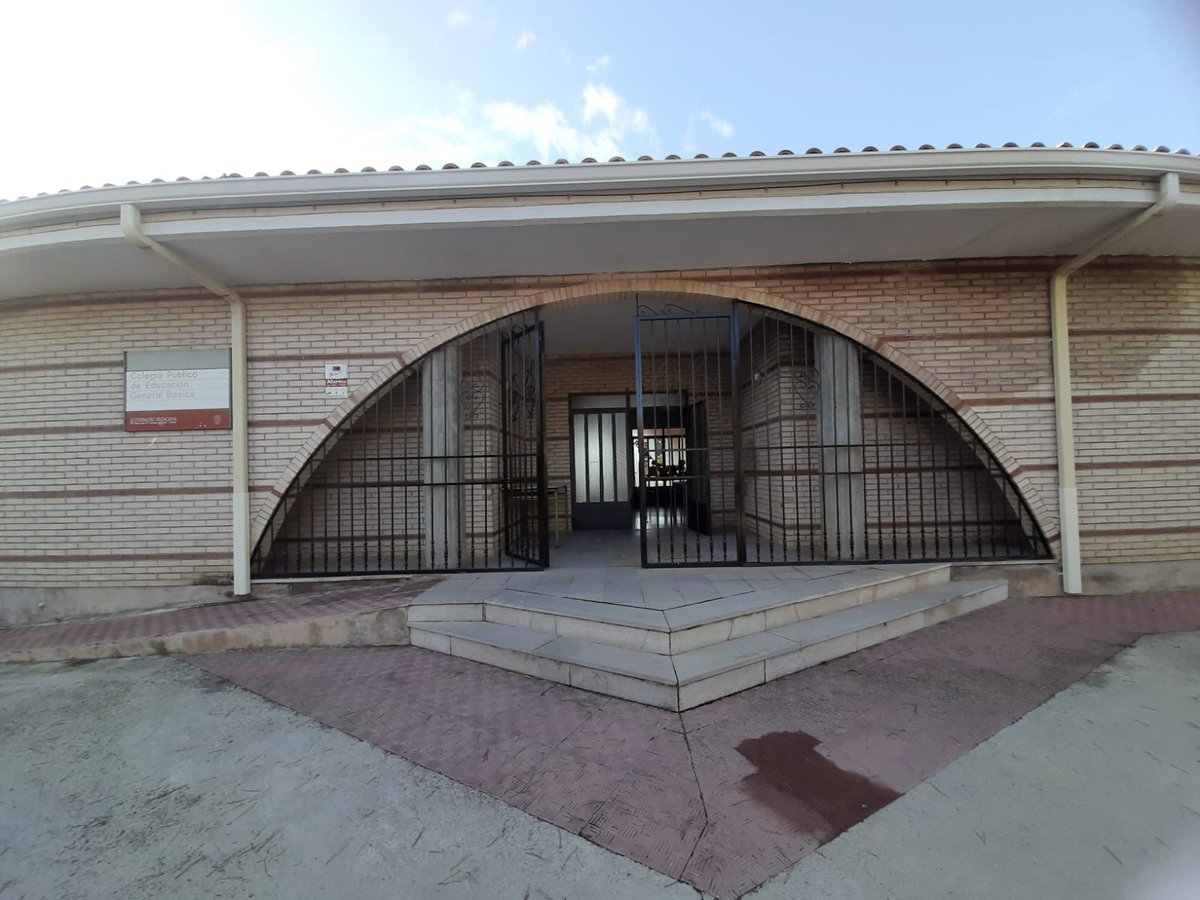 Mi grupo y yo aprovechamos los martes que no tenemos clase para visitar el CRA de El Toro y recoger información para la asignatura de Evaluación e Innovación Educativa #MI1032A