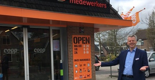 Ondernemer Sietze Koetsier van <a href="/CoopSKoetsier/">Coop Koetsier</a> in #Ruinerwold draagt zorg voor een #toegankelijke #supermarkt. Ondernemer Koetsier wil dat iedereen zich welkom voelt en op zijn gemak de boodschappen kan doen. Lees hier het interview: bit.ly/2kM1G4B door <a href="/MKBNL/">MKB-Nederland</a>.