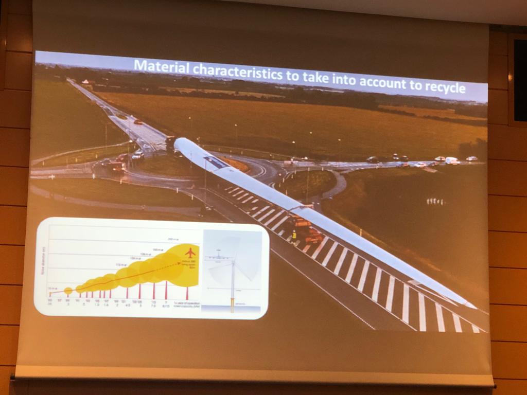 PlasticsEuropES's tweet photo. Rodríguez (@TRC_R3FIBER) continúa:

♻️"El vertedero sólo ofrece desperdiciar recursos que son reaprovechables, el #reciclaje es la solución, por eso creamos TRC".

#InnovaPlásticos https://t.co/DbARa4OeWr