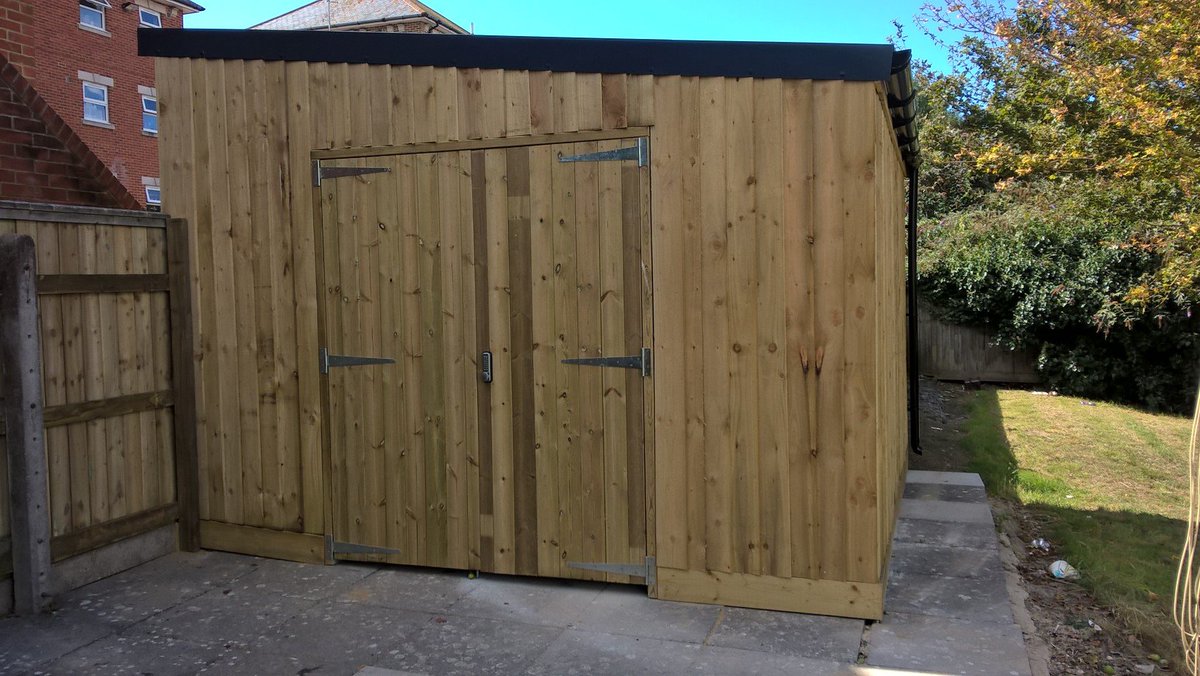 3_SolutionsLtd's tweet photo. 🎶 Oh we do like to be beside the seaside 🎶

Special area improvement project for a housing association in Weymouth.

The old and damaged bin stores doors were removed and new gates were contructed, fitted and decorated all with new ironmongery.

#3SL #BinStore #Weymouth https://t.co/ZAnuUOt2sv