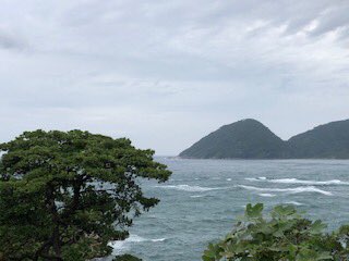 nobaseokinawa's tweet photo. 京丹後市宇川
穴文殊さん定期報告①

京都市から車で3時半くらい
京都府最北端の経ヶ岬から少し西

ここは京丹後市宇川袖志の
米軍基地前です。
有刺鉄線のフェンスごしに
  米軍基地の 
  Xバンドレーダー
  稼働中です https://t.co/2RVggjtFUW