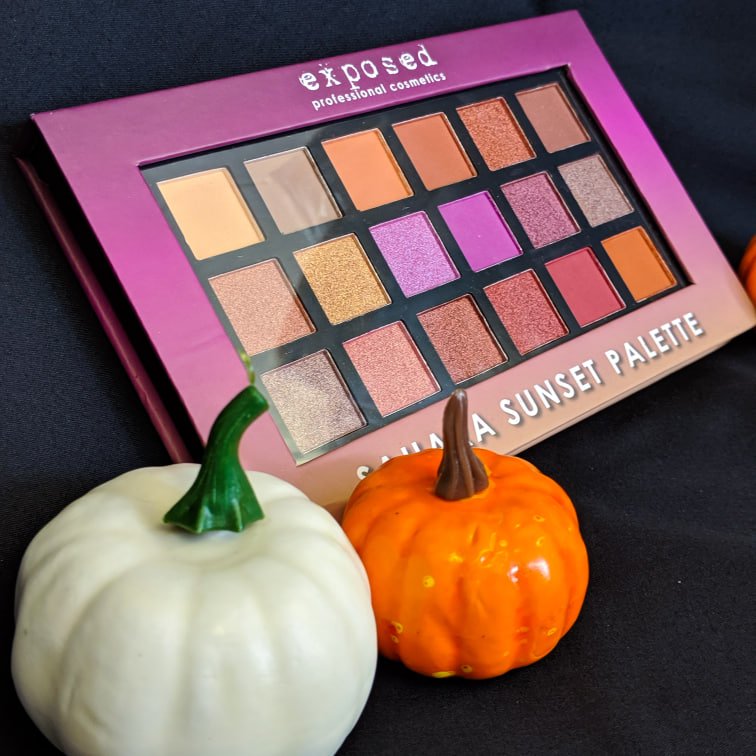 Our Sahara Sunset Palette has all the warm shades you could need to create gorgeous Autumn inspired make up looks 😍🍂💕
.
.
.
#SaharaSunsetPalette #eyeshadow #saharasunset #brigteyeshadow #warmtones #autumn #halloween #makeup #essentials #warmshades #fallmakeup