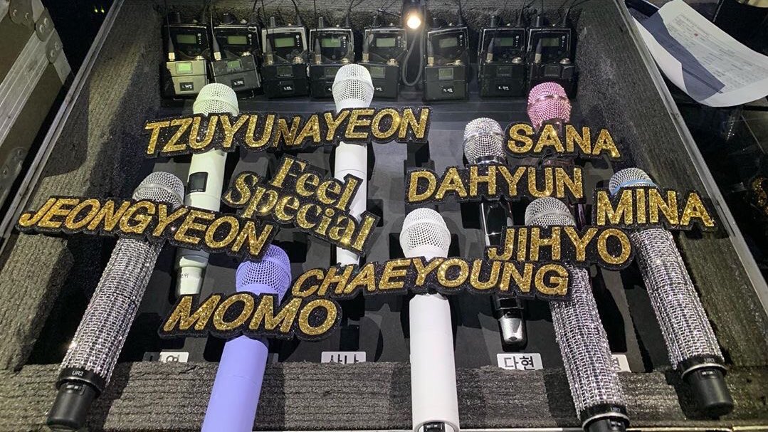 Panpan Twice New Mics I Remember The Last Time They Re All Black With Only Their Individual Official Color On The Bottom These All Look Pretty Tho T Co Uvvgbmujad