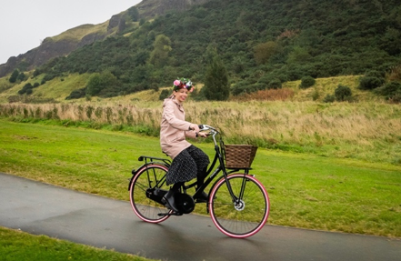 law_cycle's tweet image. BLOG
PINK TYRES ARE THE FUTURE
Jodi Gordon is a cycling Lawyer who rides various different bicycles. She's noticed that the way drivers treat her when out on her bike varies based on the bike she's riding and also what clothes she's wearing at the time.

ow.ly/E4y650woyJF
