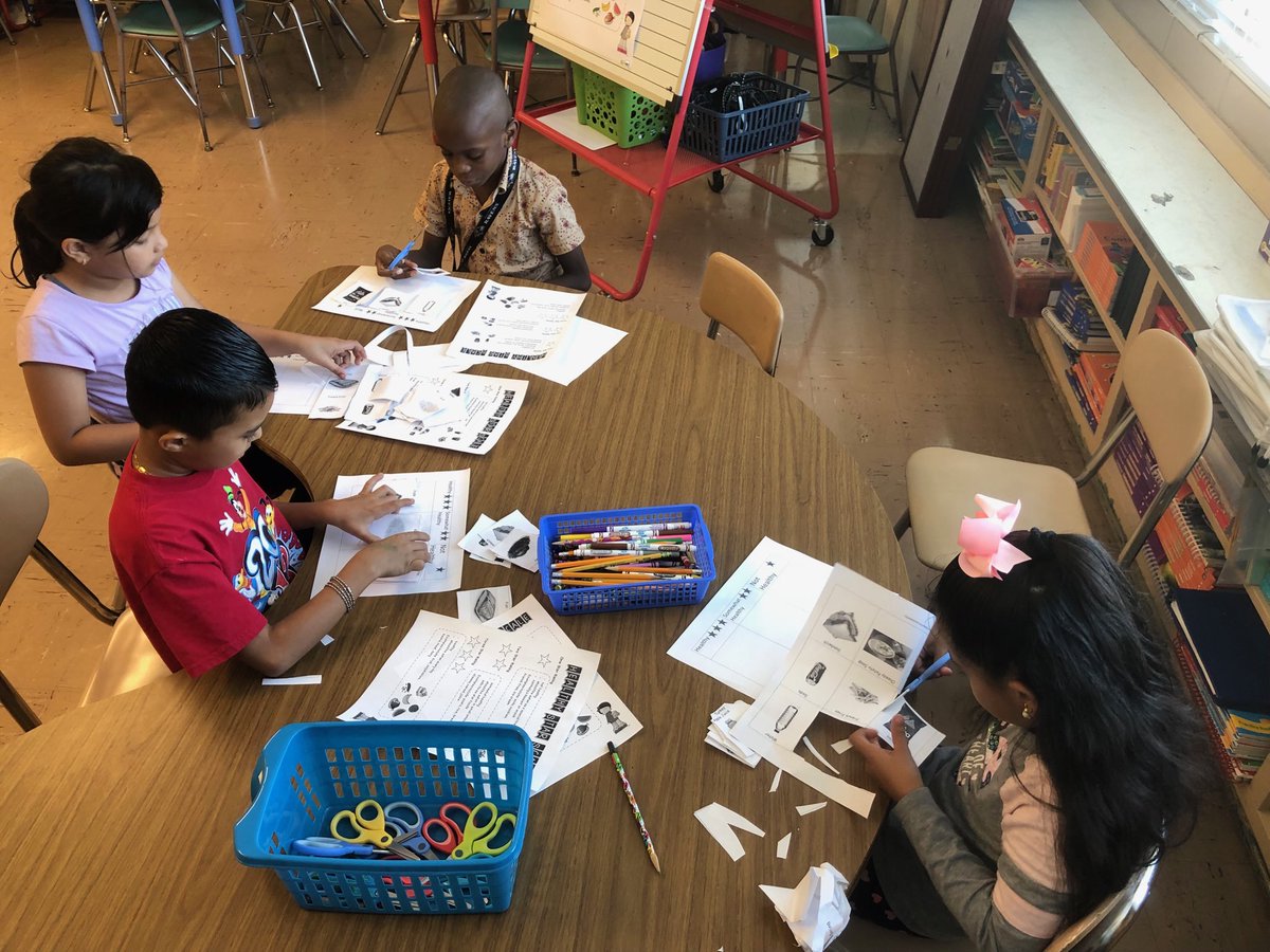 Today our English Learners are sorting foods into categories for the purpose of making healthy choices. #ELsCan