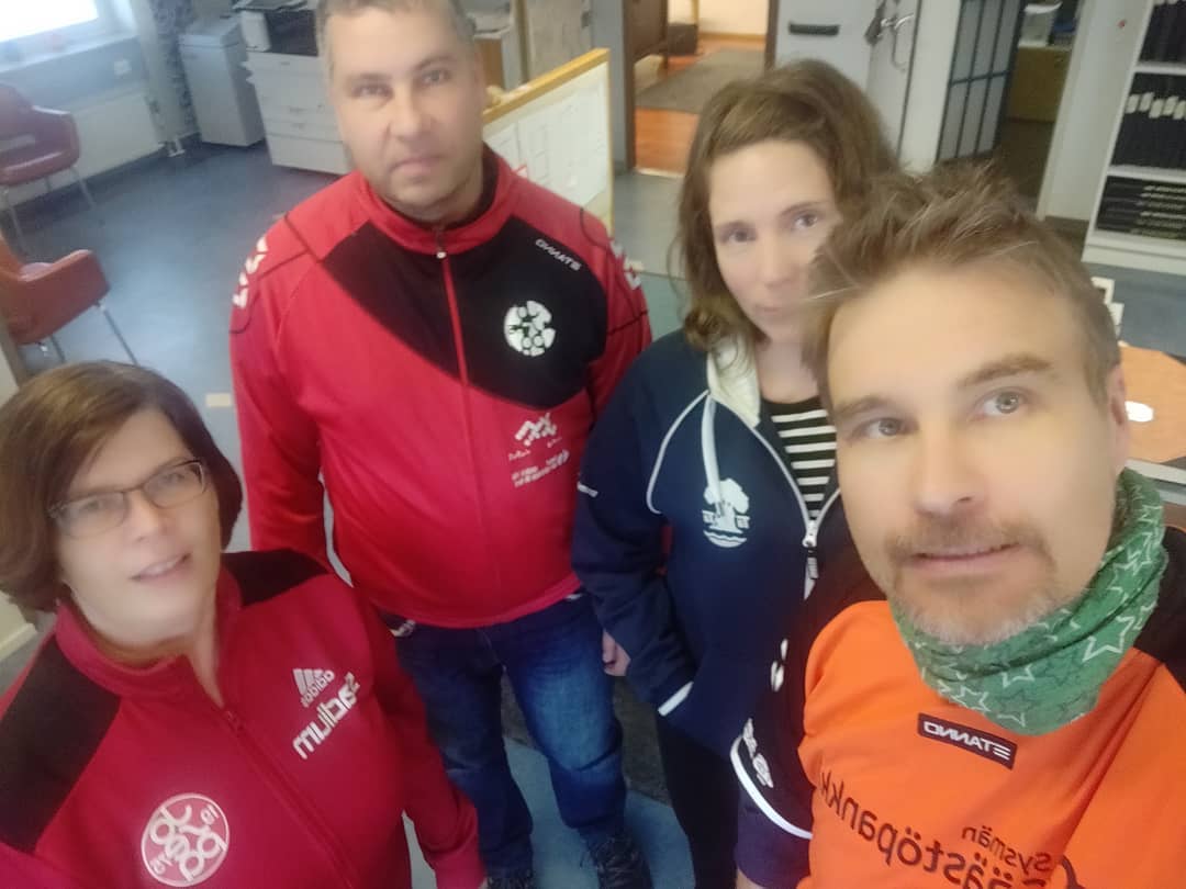 JoutsanSeutu's tweet photo. Osallistuimme tänään #seurapaitapäivä'än pukemalla #tammijärventammi @flanelsry ja #josepa asut päälle. #seurasydän #tunnustaväriä https://t.co/nt2E5rgQHX