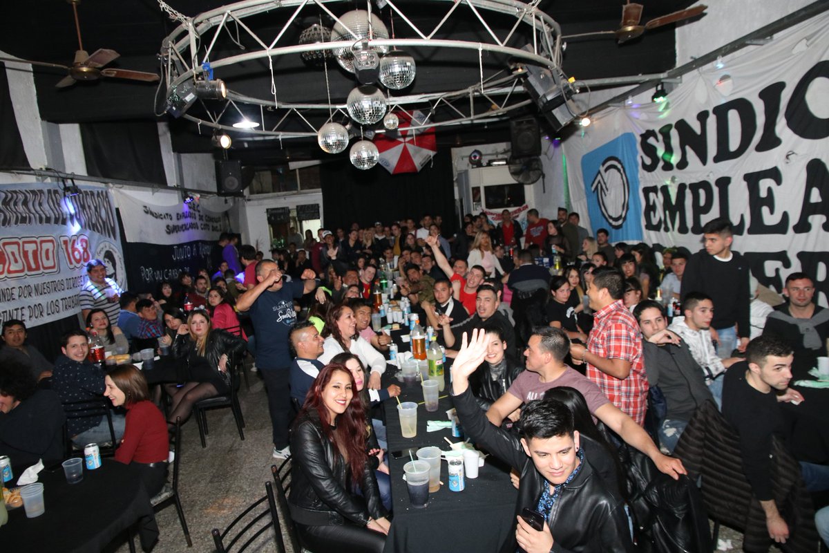 Gracias <a href="/MuerzaRamon/">Ramon Muerza</a> por venir a saludar a nuestros compañeros en su día. Quisiera saber si alguno de los dirigentes que hoy están en el gremio tienen tanta llegada a los compañeros como vos. 
#UnidosPodemos 
#GranateMorada 
#ElEquipoDeRamonMuerza