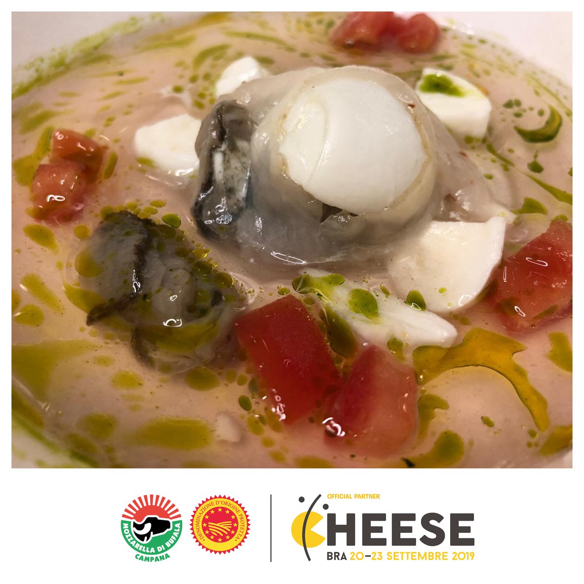 mozzarella_dop's tweet photo. #cheese19 è stato un viaggio nel futuro dei formaggi, grazie a @SlowFoodItaly .Per la nostra #mozzarellaDop un evento speciale, tra laboratori e degustazioni. Ecco la ricetta simbolo di questa edizione: #mozzarella di bufala con ostrica e acqua di mare dello chef Vittorio Fusari https://t.co/jKPF7cVnza