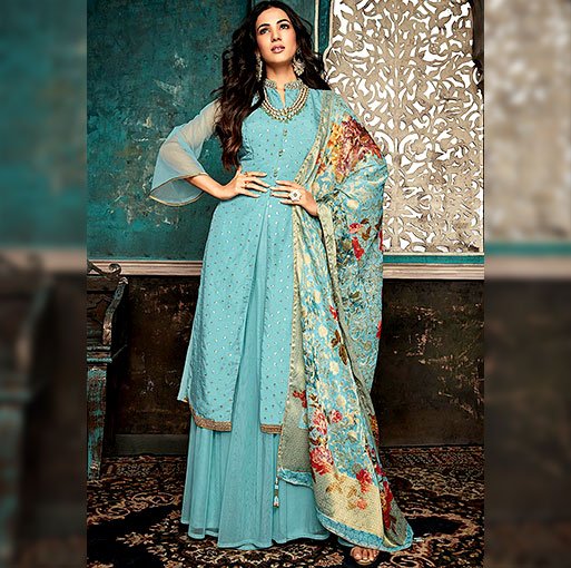 UtsavFashion's tweet image. Wondering what to wear to the next evening gala you get invited to? These flared silhouettes with dainty embroidery are an apt choice.
utsavfashion.com/concepts/flare…
.
#UtsavFashion #ModernYetRooted #CelebrateTheIndianExperience