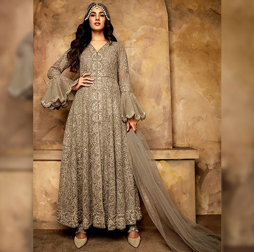 UtsavFashion's tweet image. Wondering what to wear to the next evening gala you get invited to? These flared silhouettes with dainty embroidery are an apt choice.
utsavfashion.com/concepts/flare…
.
#UtsavFashion #ModernYetRooted #CelebrateTheIndianExperience