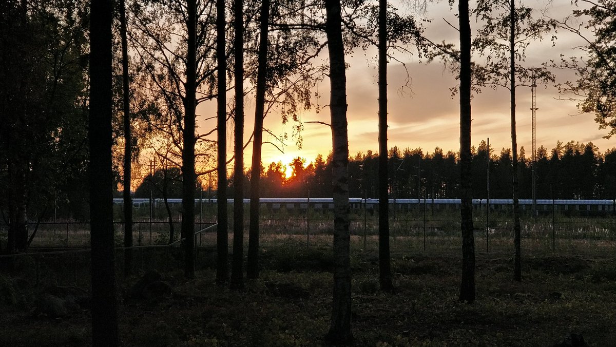 maktonio's tweet photo. Sunset. #sunset #summer #evening #finland #nature #hyvinkaa @thisisFINLAND @finnland @OurFinland @HyvinkaaCity @DiscoverFinland https://t.co/onoPjdRuUS