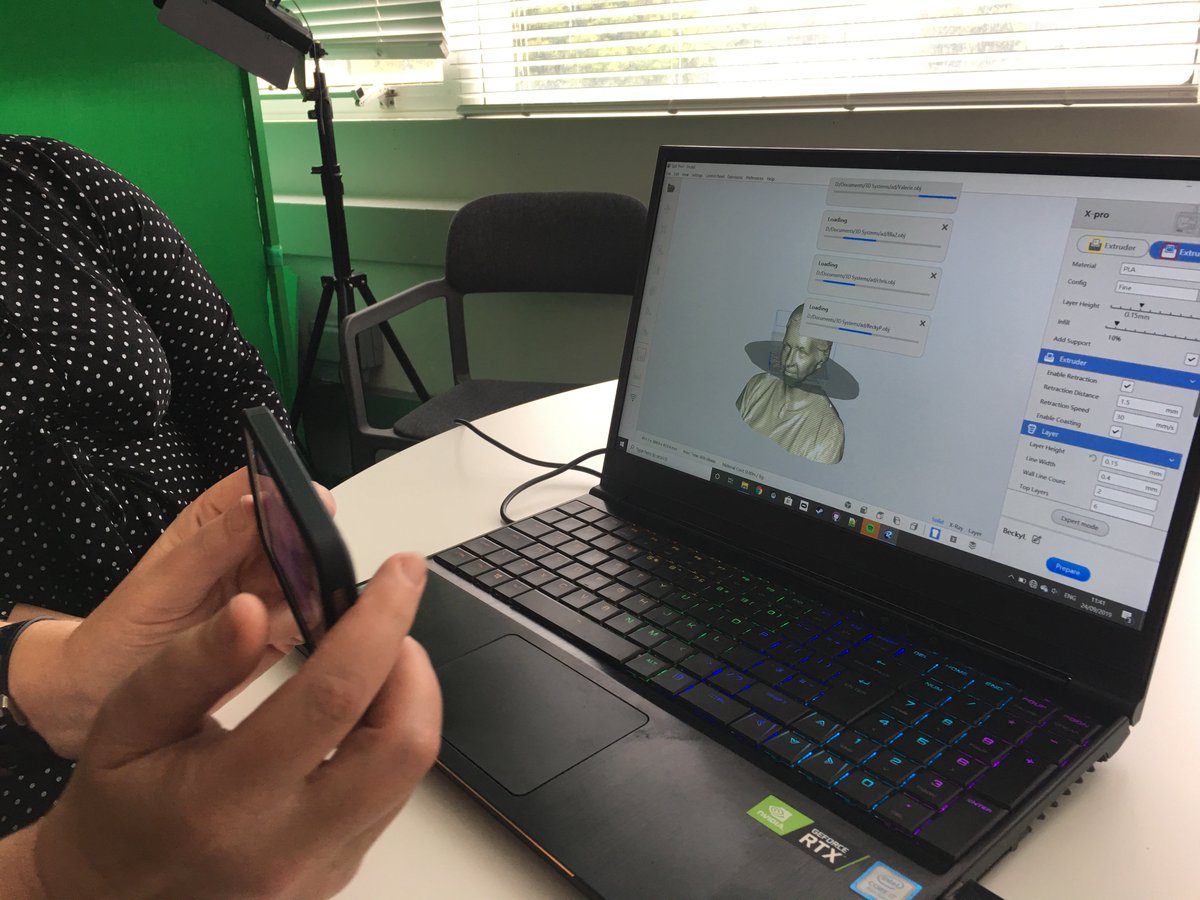 FuseBoxBtn's tweet image. Our Emerging Tech pro @ChrisChowen and Project lead @DigitalBecky helping our #ArtsDriva Artists in the Brighton Immersive Lab today get to grips with 3D scanning.