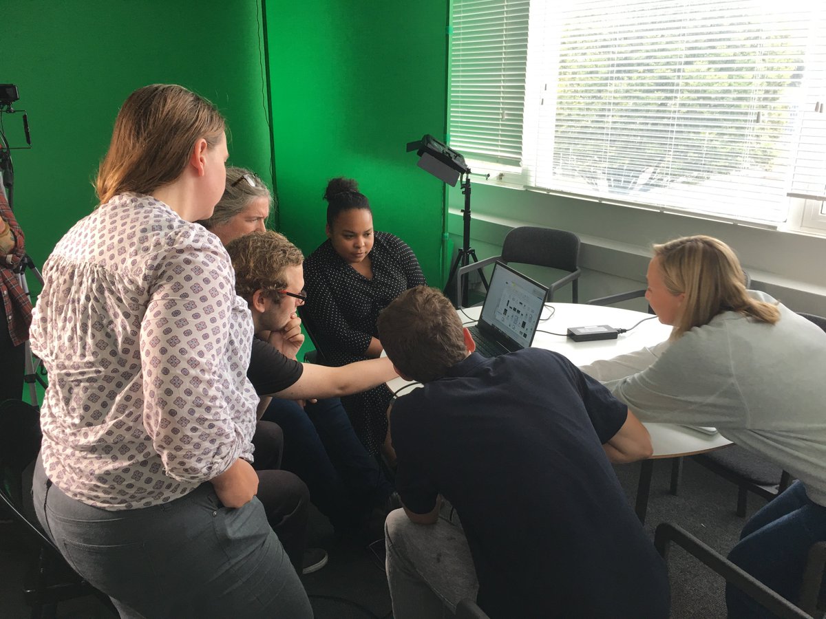 FuseBoxBtn's tweet image. Our Emerging Tech pro @ChrisChowen and Project lead @DigitalBecky helping our #ArtsDriva Artists in the Brighton Immersive Lab today get to grips with 3D scanning.