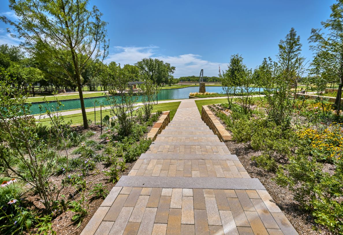 KSHardscapes's tweet photo. Creating linear patterns? Our Verona pavers will help lead the way.
#plankpavers #linearpavers #linearpaverdesign #paverdesign #commercialpavers #keystonehardscapes https://t.co/4WrHB6aTUV