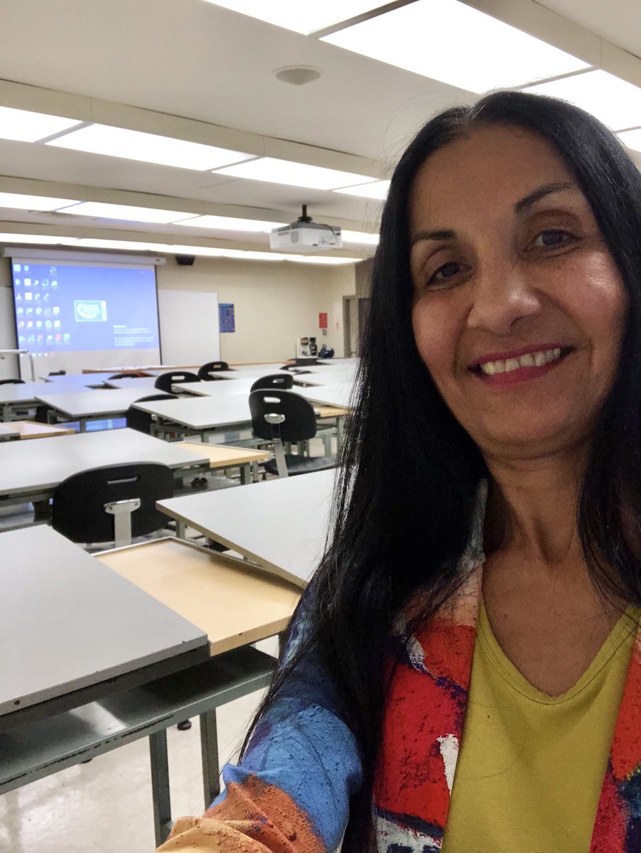 colorfulmontaha's tweet photo. Enjoyed teaching #colourharmonies last night at Toronto’s George Brown College @GeorgeBrownGrad, the students were very #receptive and #engaged 💜🙏🏼👌🏼#colours #professor #university #Toronto https://t.co/1ol6eTbKnx
