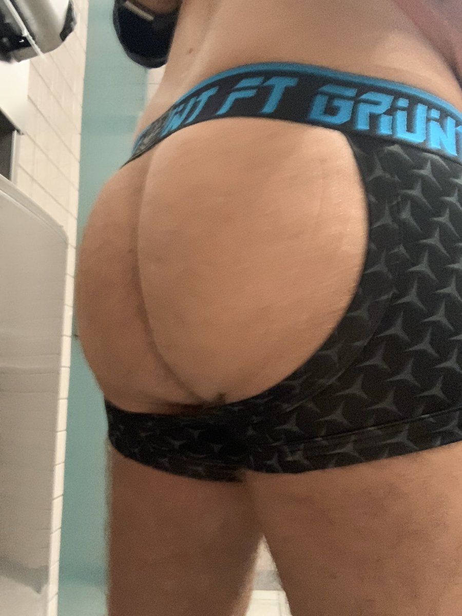 undergearffguy's tweet photo. Business in the front 💼. Party in the back 🎉 #underwearoftheday #forttroff #boxerjock #teamlocked #chastitybulge https://t.co/phBSGdYcvt