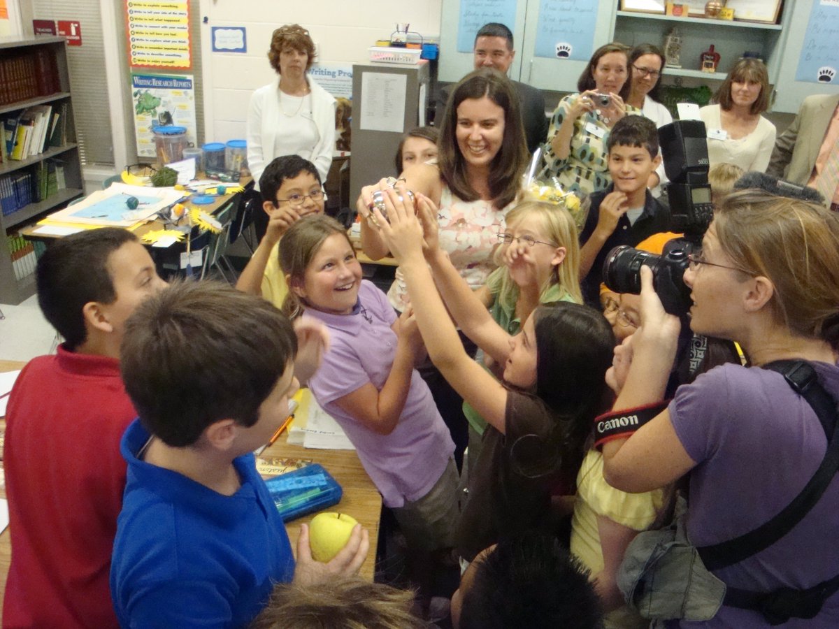 mrs_blaisdell's tweet photo. Thank you @Champs4Learning for 30 years of support and love for teachers and students and so many wonderful memories to look back on today! 😍🍎🍏
#Champs4Learning #ChampionsDay
@LaurelOakElem https://t.co/WvndTMqy2V