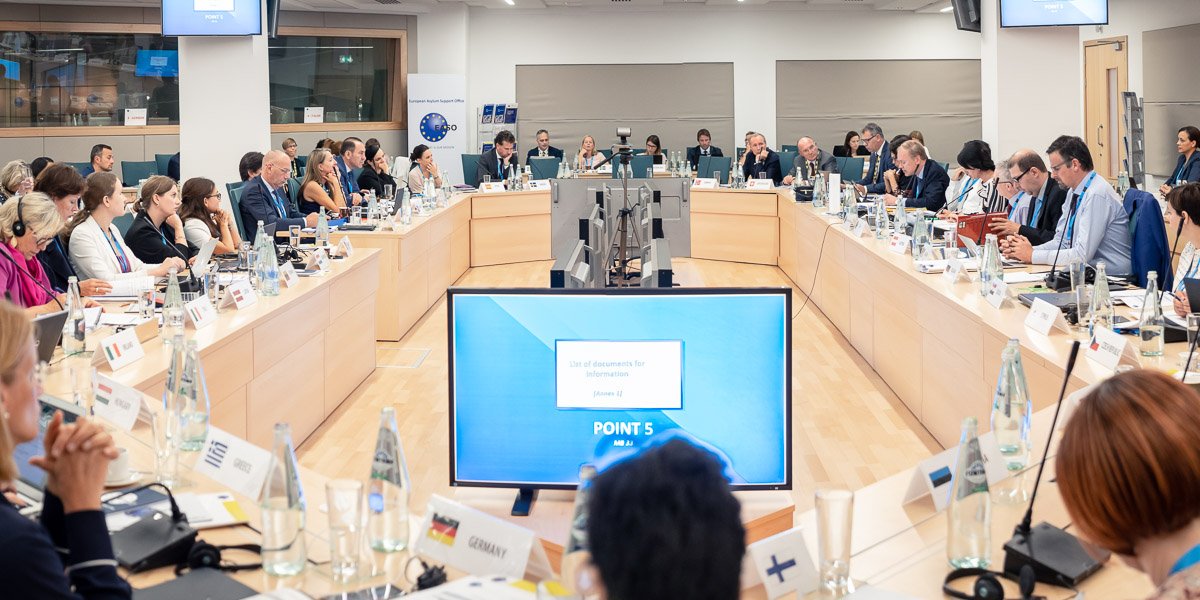 EUAsylumAgency's tweet photo. #EASO’s Management Board has just approved the Agency’s SPD 2020-2022, including the work programme and budget for next year. The Board is meeting today and tomorrow.
📌Check the meeting agenda: https://t.co/YqCrB5VJ7S.
📸See more photos on Flickr: https://t.co/qR2mpQSAWp #EASOMB https://t.co/HSnlvvwo3Q