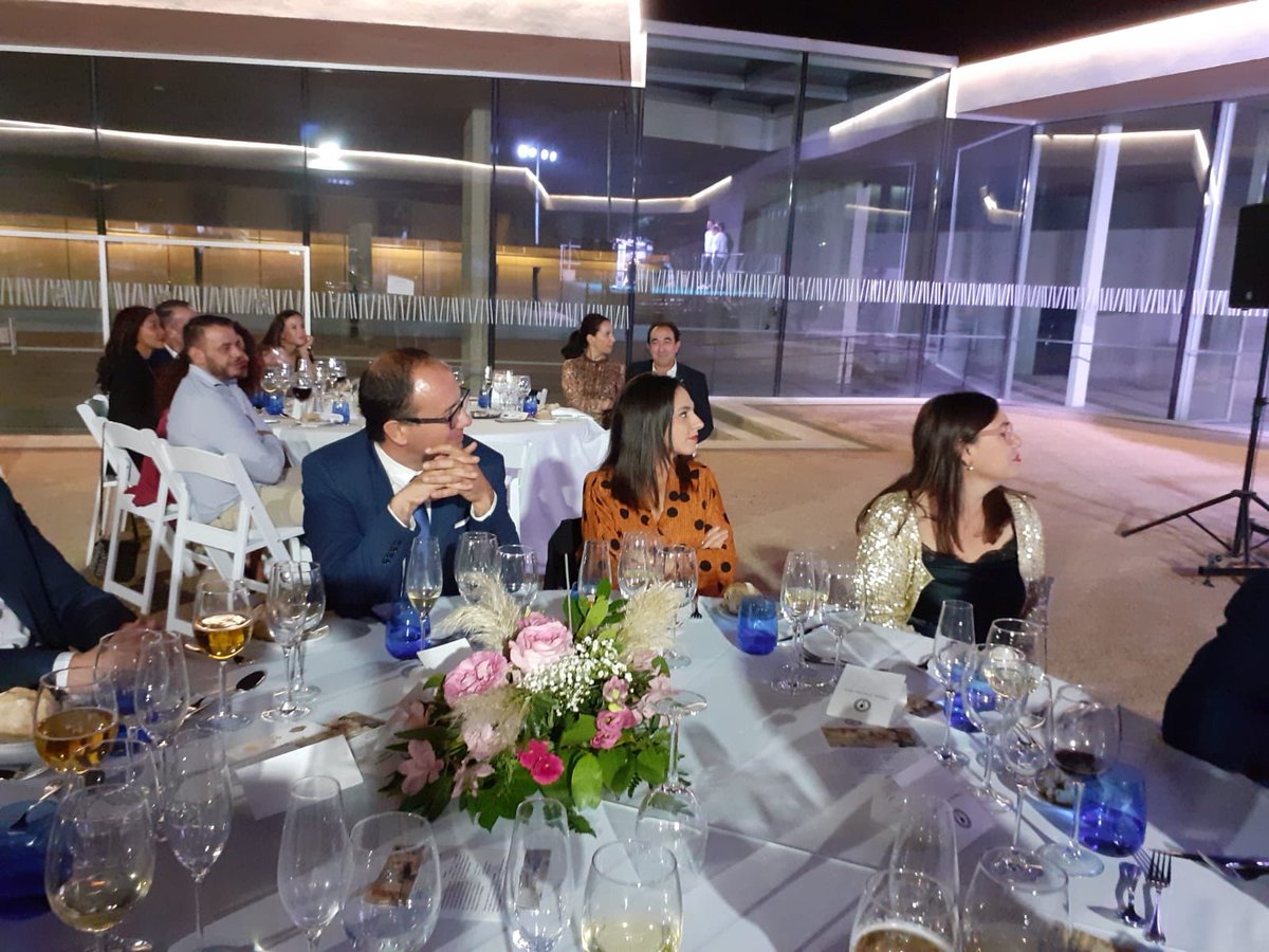 CsExtremadura's tweet photo. 🤩 Enhorabuena a los premiados en los Premios #ACOCYREX 2019.
🥗 Asistieron nuestro Portavoz, @Cs_Cayetans, junto a nuestra Diputada nacional, @Mjo_Calderon, el Teniente Alcalde de #Badajoz, @BarreraGragera, y la Concejala de Festejos, Lara Montero.
📸 ¡Os dejamos unas imágenes! https://t.co/54HZpb6uI9