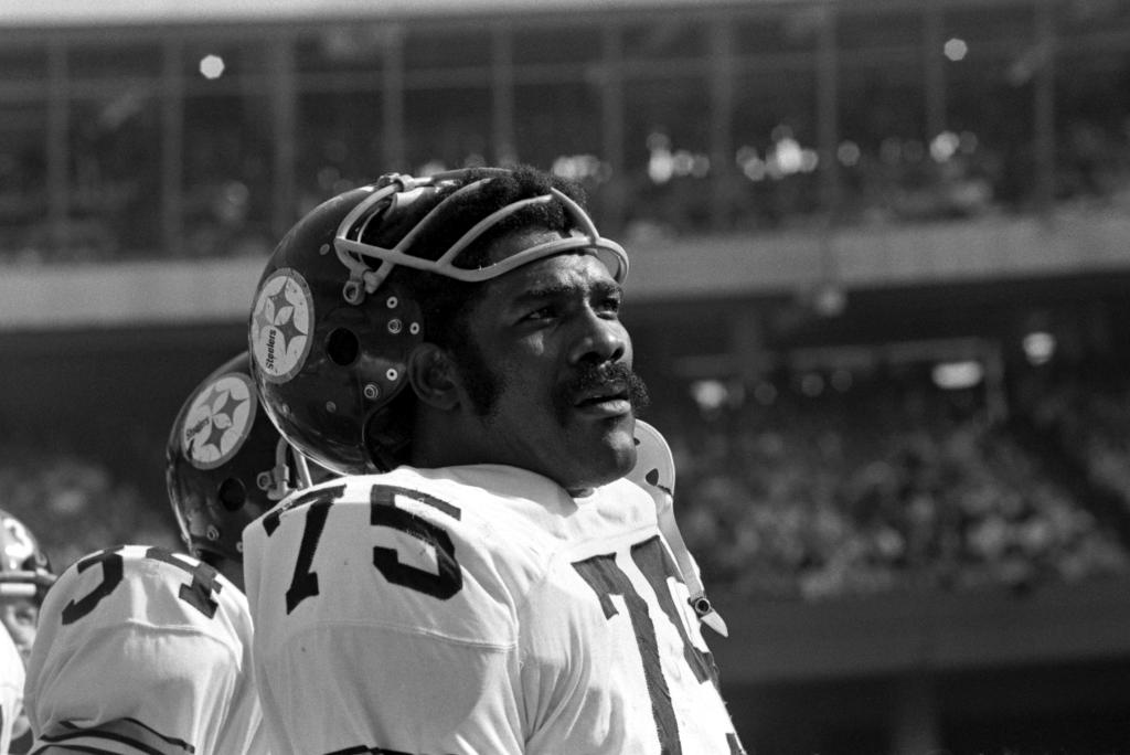 Happy Birthday to \"Mean\" Joe Greene! || Getty Images 