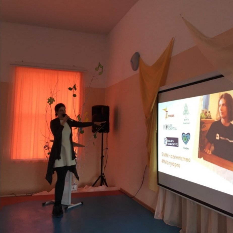 Провели встречу со студентами ГБПОУ СО «Сергиевского губернского техникума». Рассказали ребятам о возможностях для бизнеса в нашем регионе, а затем маркетолог Мария Шелковская поделилась с участниками своим опытом предпринимательской деятельности.