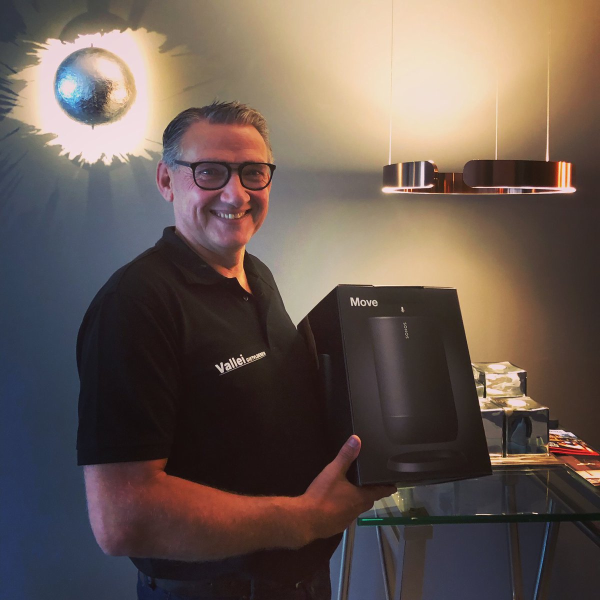 Eric ter Burg van Vallei Gietvloeren uit Veenendaal is de eerste gelukkige eigenaar van de nieuwe Sonos Move!
#SONOS #SonosMove <a href="/BCdeHeuvelrug/">BCdeHeuvelrug</a>