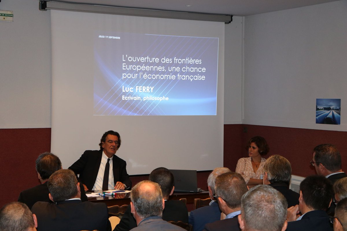 AgenceSirocco's tweet photo. La team SIROCCO investit la cité médiévale de Pérouges pour l'organisation d'une conférence-débat dédiée aux professionnels des métiers de l'eau avec, en intervenant principal, #LucFerry, écrivain, philosophe.
#electrosteel #pérouges #conférence #tarteausucre https://t.co/swlotIw4Ik