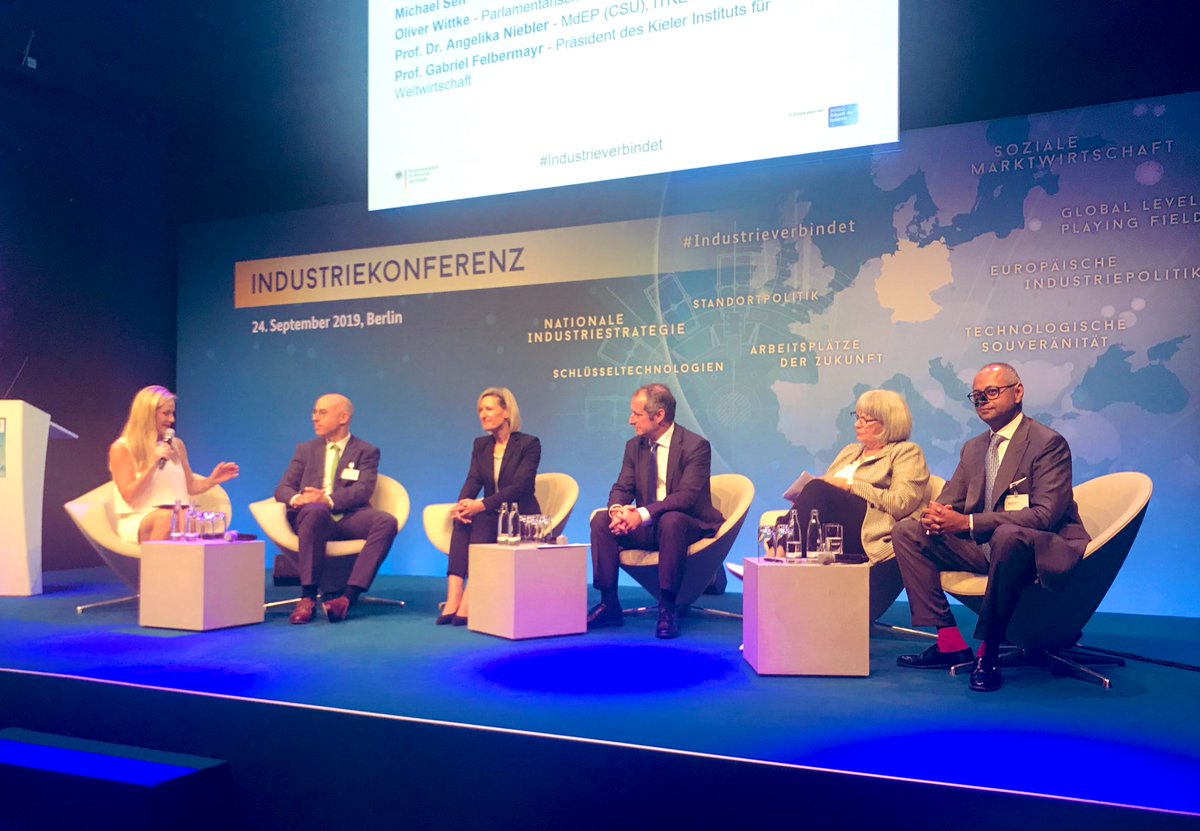 YasharAzad's tweet photo. #Siemens MBM @MichaelSen begrüßt die Initative für eine nationale #Industriestrategie von BM @peteraltmaier. „Wir haben eine starke industrielle Basis, wir sind stark im Export und haben damit gute Voraussetzungen, um auch in Zukunft vorne mitzuspielen“ #Industrieverbindet https://t.co/7PQ0bnyAsg