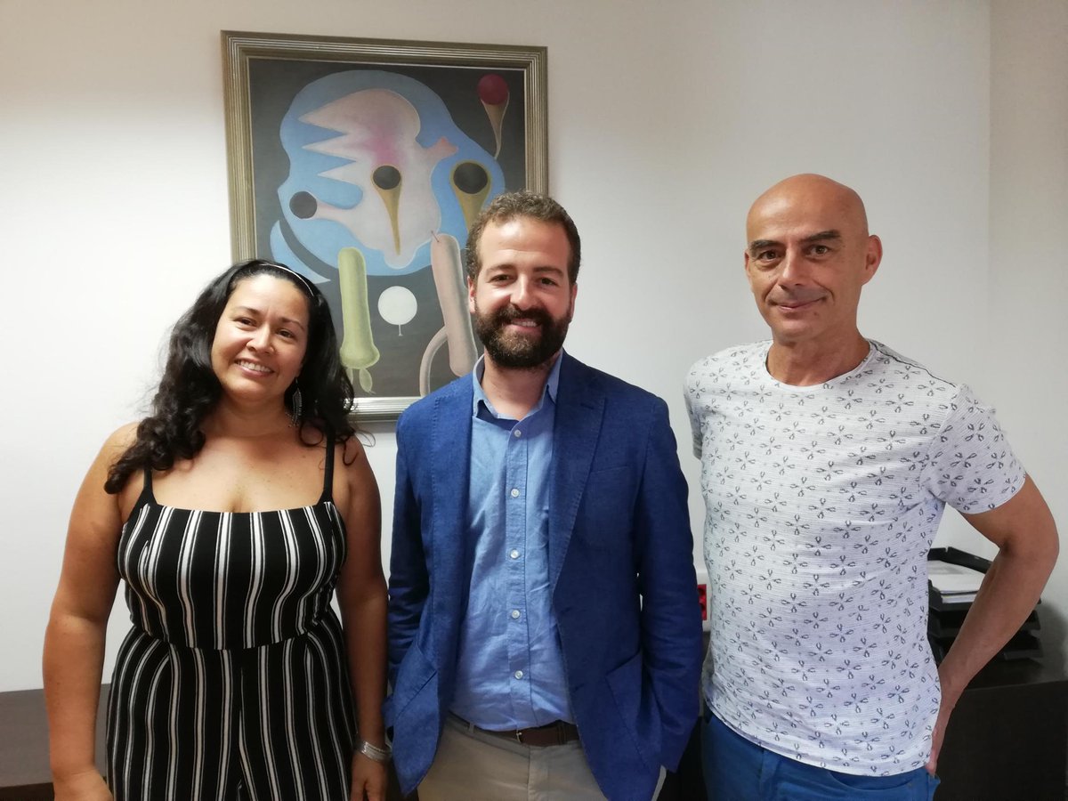 CulturaGobCan's tweet photo. 🧔💬"Reforzar el gran talento y creatividad de los profesionales de la #danza, a través de sus asociaciones, atendiendo a sus demandas".
🆙Este es el objetivo marcado en la reciente reunión del viceconsejero de Cultura @JMarquezFand con representantes Asociación #PiedeBase🦶 https://t.co/xJN4he4fan