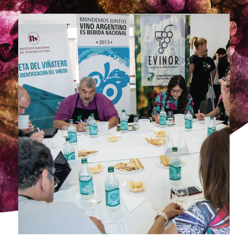 evinor_arg's tweet photo. #Evinor. Especialistas y amigos se reúnen en un ambiente amigable y profesional, convocados por una experiencia única: degustar los mejores exponentes varietales del paí e informarse de nuevas tendencias y compartir novedades de una industria que evoluciona y crece globalmente. https://t.co/P4eINrjcAm