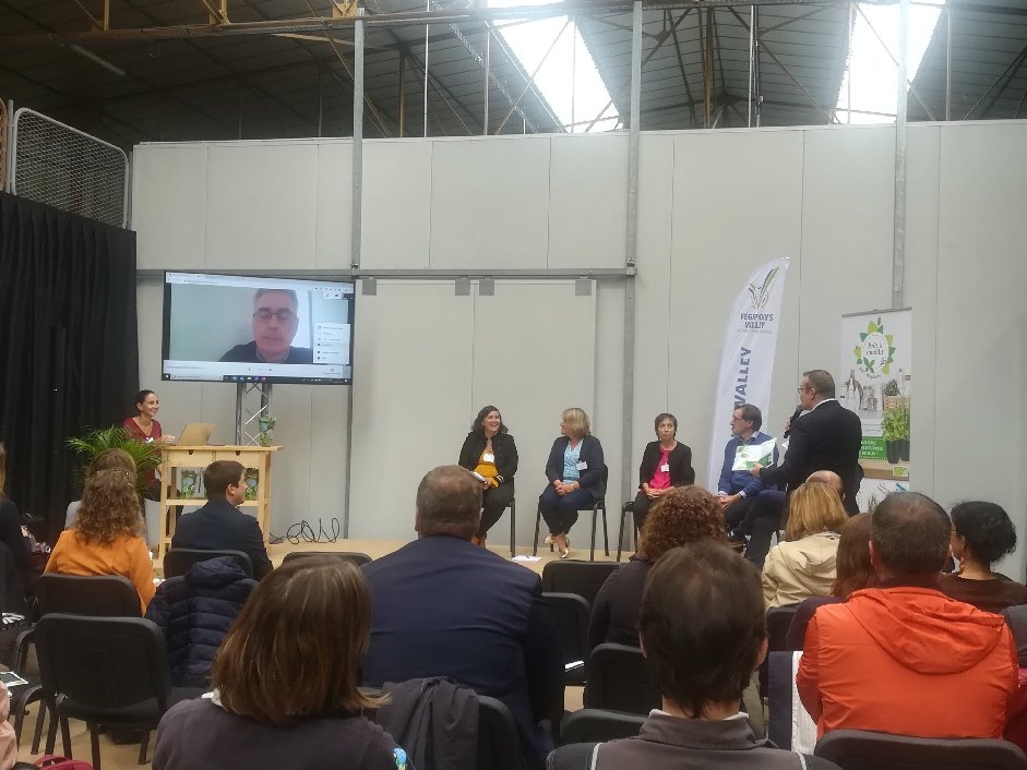 VEGEPOLYSVALLEY's tweet photo. Retours d'expérience des #enseignes : System U, @AUCHAN_France, leurs démarches #RSE et attentes. Retours d'expérience de #producteurs sur leur démarche et leurs #relationscommerciales. https://t.co/wDDFTMvgch