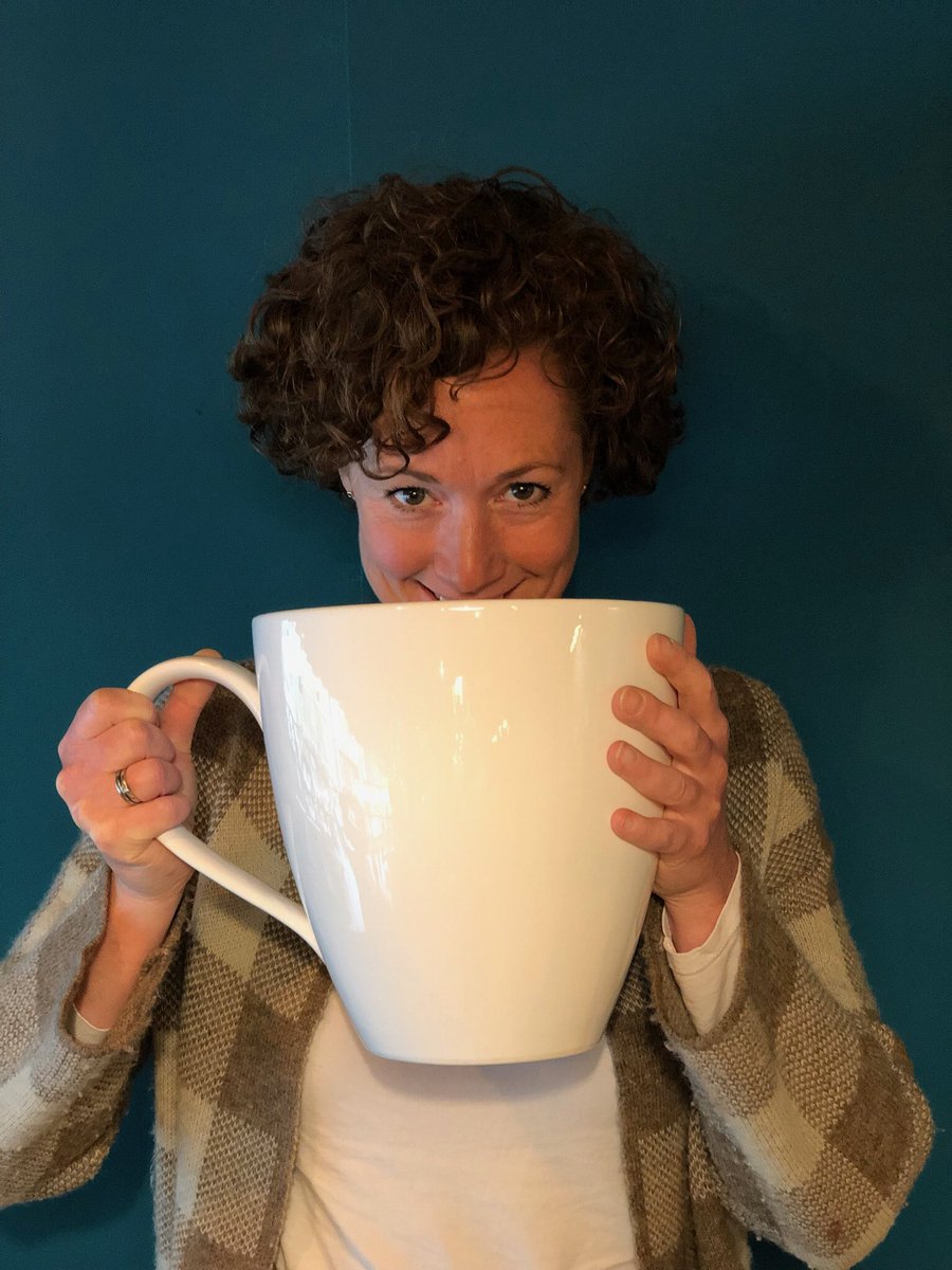 Vandaag is het #Nationalekoffiedag 🇱🇺☕. Want we weten allemaal dat koffie een prachtig middel wat mensen met elkaar #verbind. Door letterlijk de warmte, de geur en de beleving. Het is zelfs bewezen dat je meer connectie maakt met de ander door iets warms te drinken, dan met koud