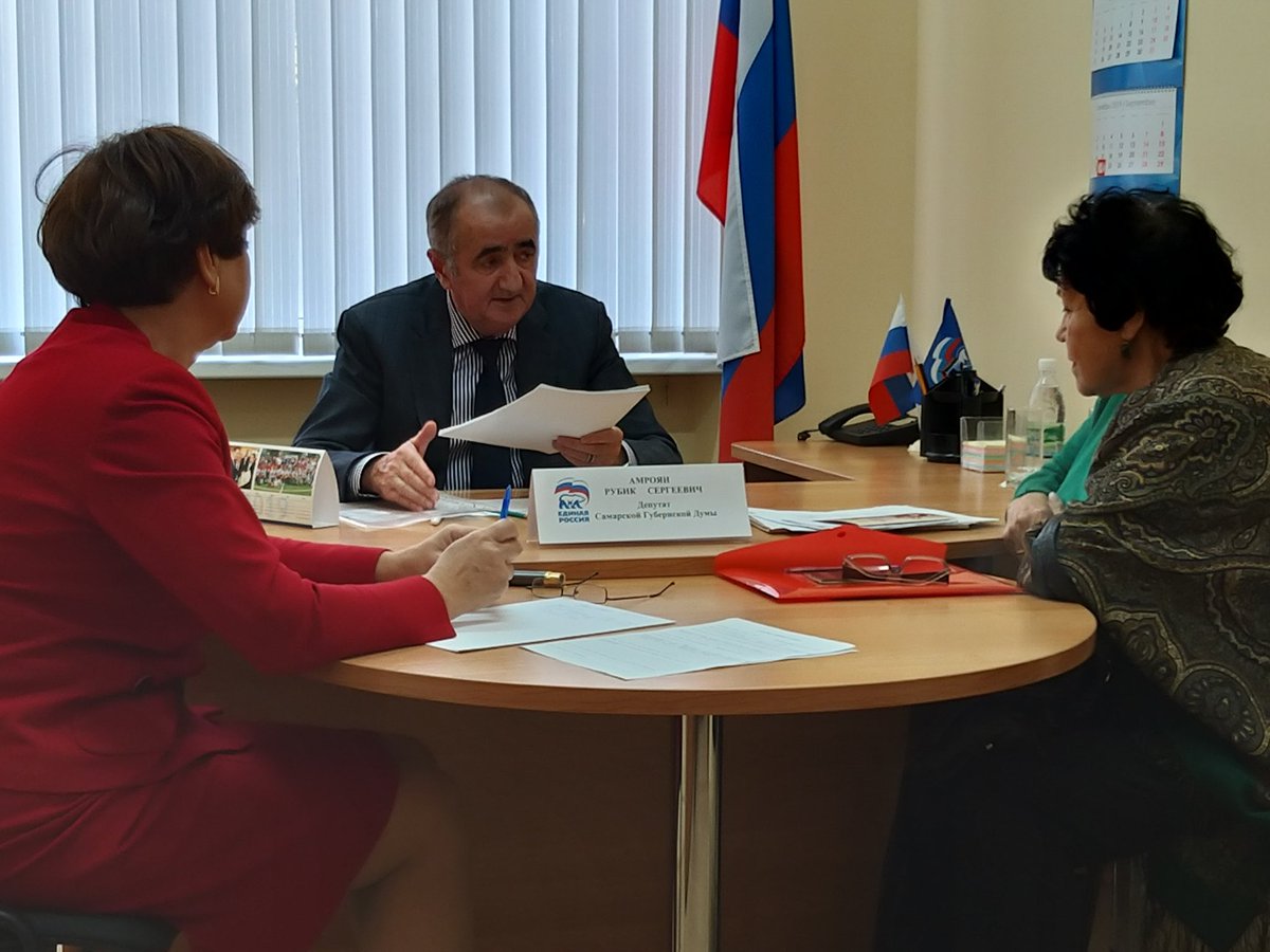 AmroyanRS's tweet photo. Сегодня депутат СГД Р.С. Амроян провел прием в общ. приемной Сам регион отд Партии "ЕДИНАЯ РОССИЯ". Обращения были на темы: обманутые дольщики, налог на имущество, вопрос о мошенничестве, признание дома аварийным, ремонт колодца - поднятие его до уровня асфальтового покрытия. https://t.co/QRDV6HjCJV