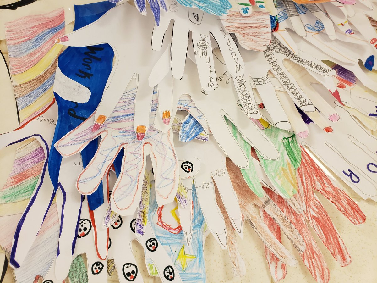 SCSDEnrichment's tweet image. Peaceful Schools at H.W. Smith celebrated Peace day. All hands of students made up the wings of peace. An assembly followed yesterday.