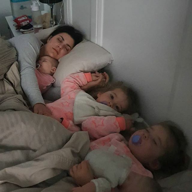 _roselouise_'s tweet photo. Me &amp; my girls 💕💕
.
Some wouldn't call it IG worthy but to me this picture is everything.Daddy snapped this photo after another very early morning &amp; I'm so glad he did. Mamas are so rarely in the photos &amp; this is one I will definitely treasure ❤❤
.
We've been having a rou… https://t.co/MoznxVOVxO