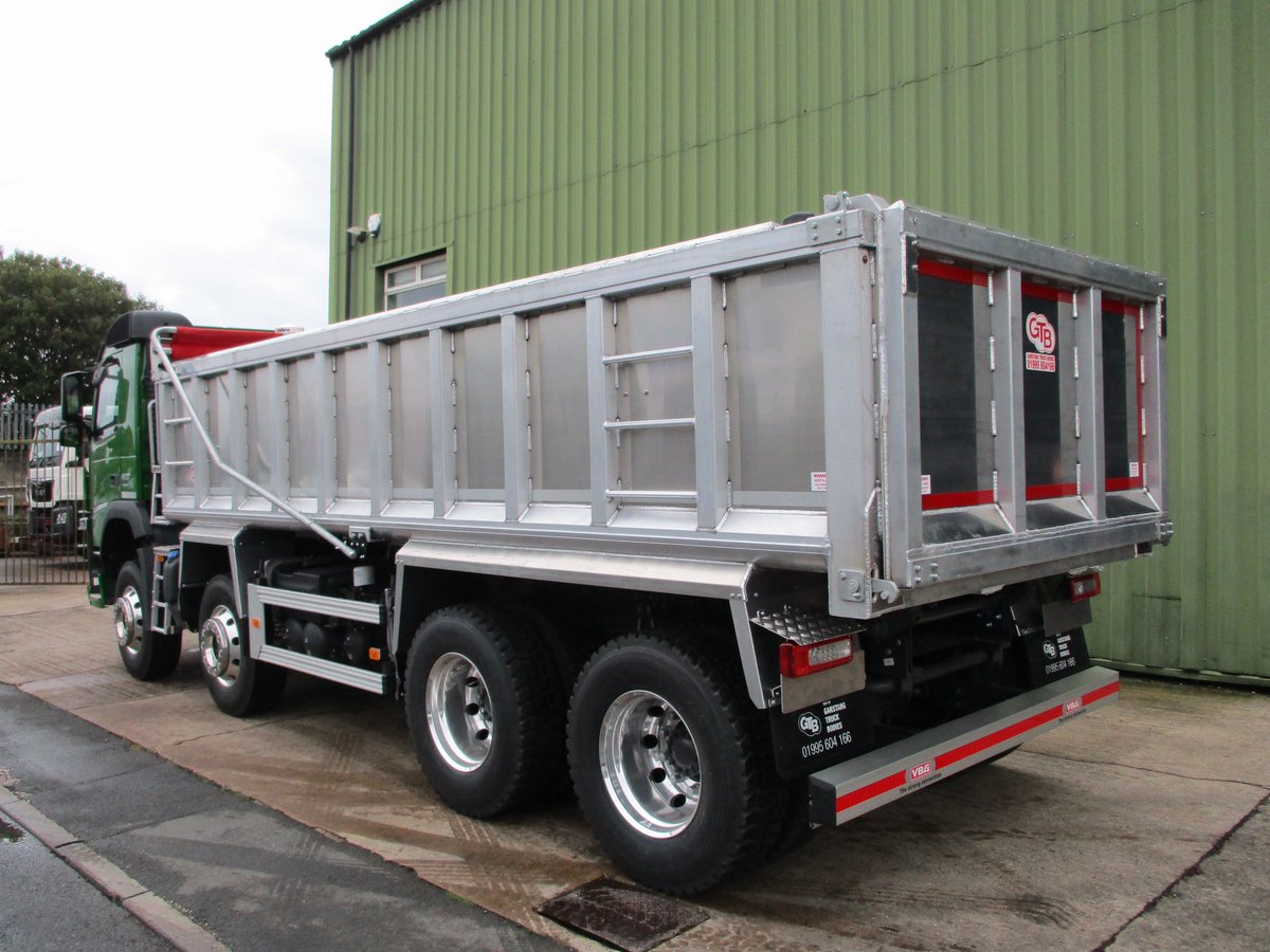 gtbltd's tweet photo. Aluminium ribbed tipping body built on @VolvoTrucksUK chassis supplied by @ThomasHardieUK complete with Edbro CX15 front end ram, @VishayIndust 4 cell weighing system, @transcover side arm sheeting system and VBG under-run bumper. #nicebod https://t.co/bfKFI3RL54