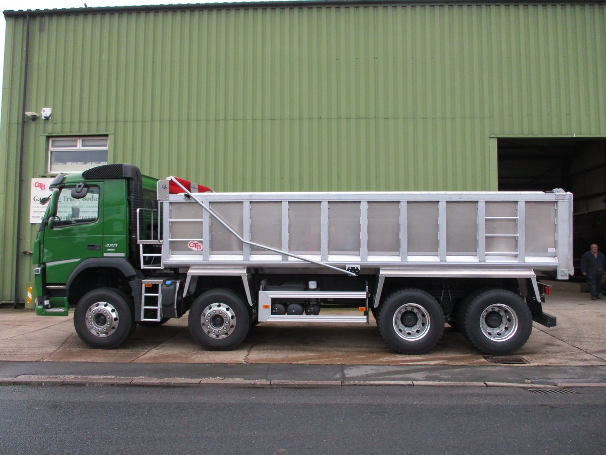 gtbltd's tweet photo. Aluminium ribbed tipping body built on @VolvoTrucksUK chassis supplied by @ThomasHardieUK complete with Edbro CX15 front end ram, @VishayIndust 4 cell weighing system, @transcover side arm sheeting system and VBG under-run bumper. #nicebod https://t.co/bfKFI3RL54