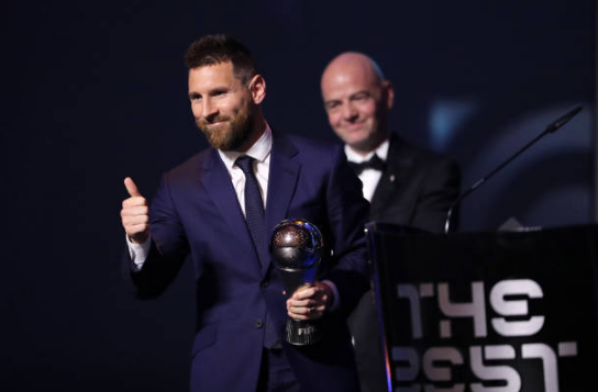 elchiringuitotv's tweet image. 🏆 MESSI gana el 'The Best' más discutido. ¿TE PARECE JUSTO?  

🔁RT= SÍ
❤️Me gusta= NO  

¡Lo vemos TODO a las 3 en #JUGONES!