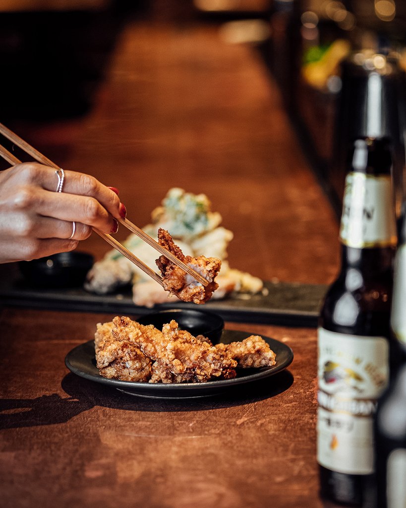 Right now until October 3rd, we’ll be toasting in Japanese in celebration of #JapanWeek. ‘Kanpai’ is the simplest way to say ‘cheers’ in Japan so let’s raise a glass, say ‘Kanpai’ and enjoy some tasty karaage chicken from <a href="/ichibuns/">ICHIBUNS</a> with <a href="/FoodismUK/">Foodism</a> all week.
#EscapeTheOrdinary