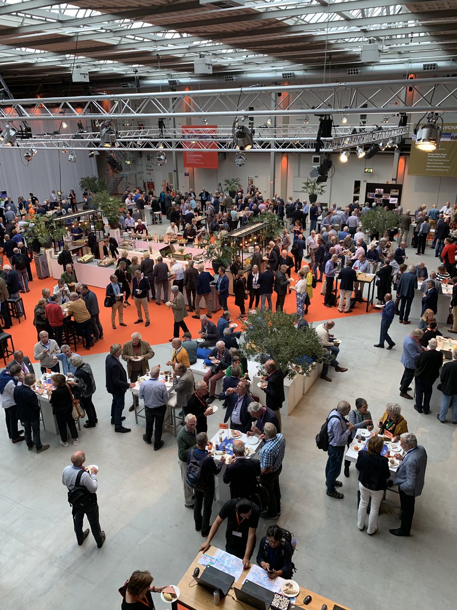 Heerlijke lunch van <a href="/MOOD4FOODNL/">Mood4Food</a> en informatiemarkt <a href="/FokkerTerminal/">Fokker Terminal</a>. #multisectorendag #pumexperts