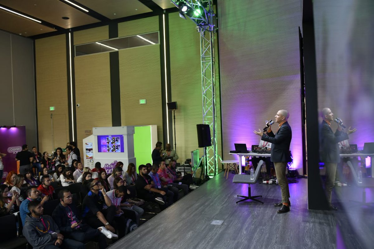 Shocklogic's tweet photo. We love these photos of @johnDmartinez speaking at #EventLab2019 last week! @ASOEVENTOS #eventprofs https://t.co/Yb2MaMkVRi