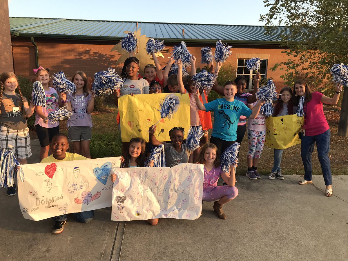 DrHepfner's tweet image. Doby’s Mill Ambassadors are participating in the national initiative “Start With Hello” this week.

Start With Hello Week raises awareness about social isolation and educates on how to prevent it.

We are glad you are here! #StartWithHello 
#dmerocks #elevatekcsd @Dr_ShaneRobbins
