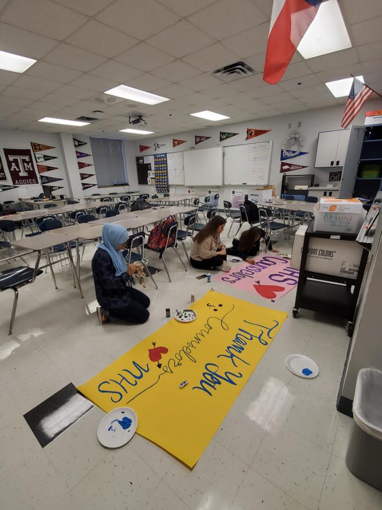 NHS officers showing our appreciation toward counselors through poster making! 🎨😁