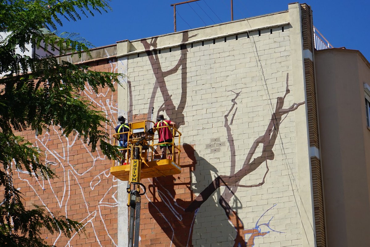jujol140's tweet photo. A #SantJoanDespí, l'Any #Jujol140 deixarà petjada a l'espai públic amb el mural en homenatge a Jujol que ha començat a pintar l'artista urbà Ampparito a la façana d'un edifici del carrer Bon Viatge https://t.co/jYwTkhVZiJ