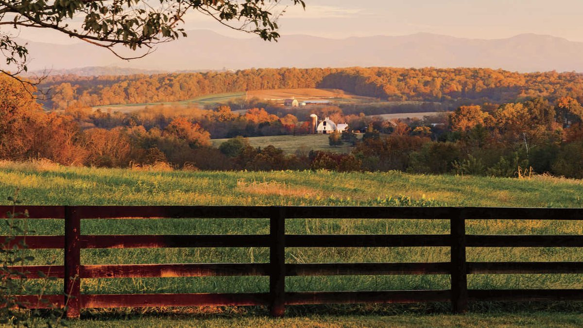"Nothing beats the Virginia foothills for a taste of the season." Here's where <a href="/Southern_Living/">Southern Living</a>  wants take a road trip through Virginia this fall:
 ow.ly/2Mwi50wn43F #LoveVA