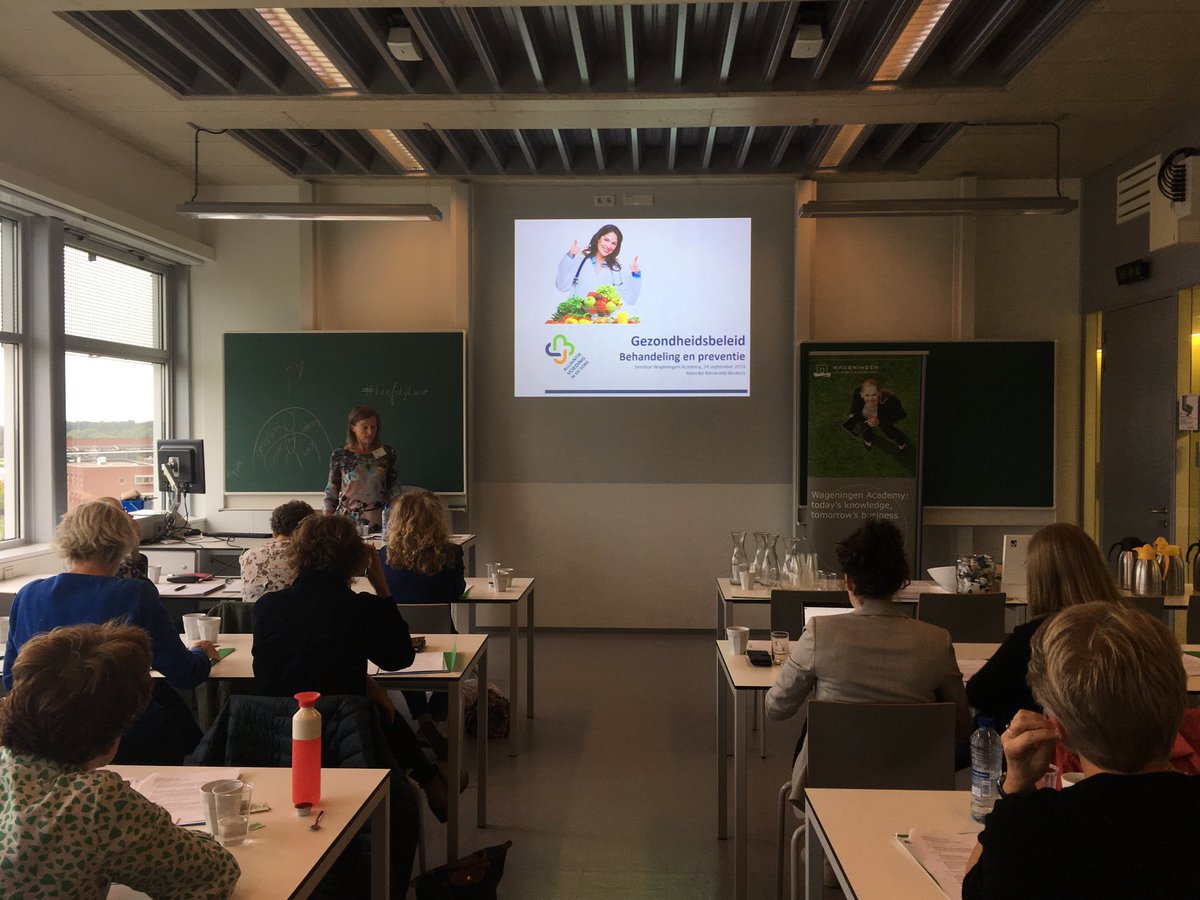 Menrike Menkveld van ⁦<a href="/voedingindezorg/">Alliantie Voeding in de Zorg</a>⁩ vertelt over het belang van voeding in de zorg, de samenwerking met ⁦<a href="/WUR/">Wageningen U&R</a>⁩ en ⁦<a href="/GelderseVallei/">Ziekenhuis Ede</a>⁩ en het #preventieakkoord #leefstijlwur
