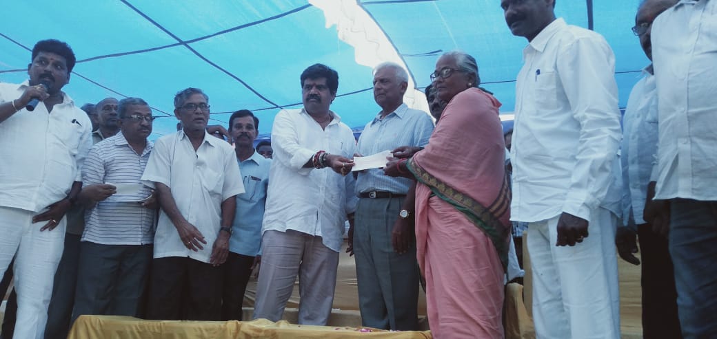 AvanthiSrinivas's tweet photo. ఈ రోజు చిట్టివలస జ్యూట్ మిల్ బంతాట మైదానంలో జరిగిన చిట్టివలస జ్యూట్ మిల్ కార్మికుల భారీ బహిరంగ సభలో కార్మికులను ఉద్దేశించి రాష్ట్ర పర్యాటక శాఖ మంత్రి వర్యులు అవంతి శ్రీనివాస్ గారు మాట్లాడారు..
- అవంతి టీం
https://t.co/EaNfspgucX
#jutemillissue #chittivalasajutemill #ysrcpminister https://t.co/TYQiIVkVzv