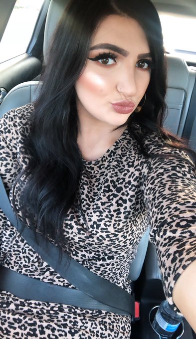 Happy Tuesday Twitter friends! 🖤 https://t.co/hzy4CkjV6B