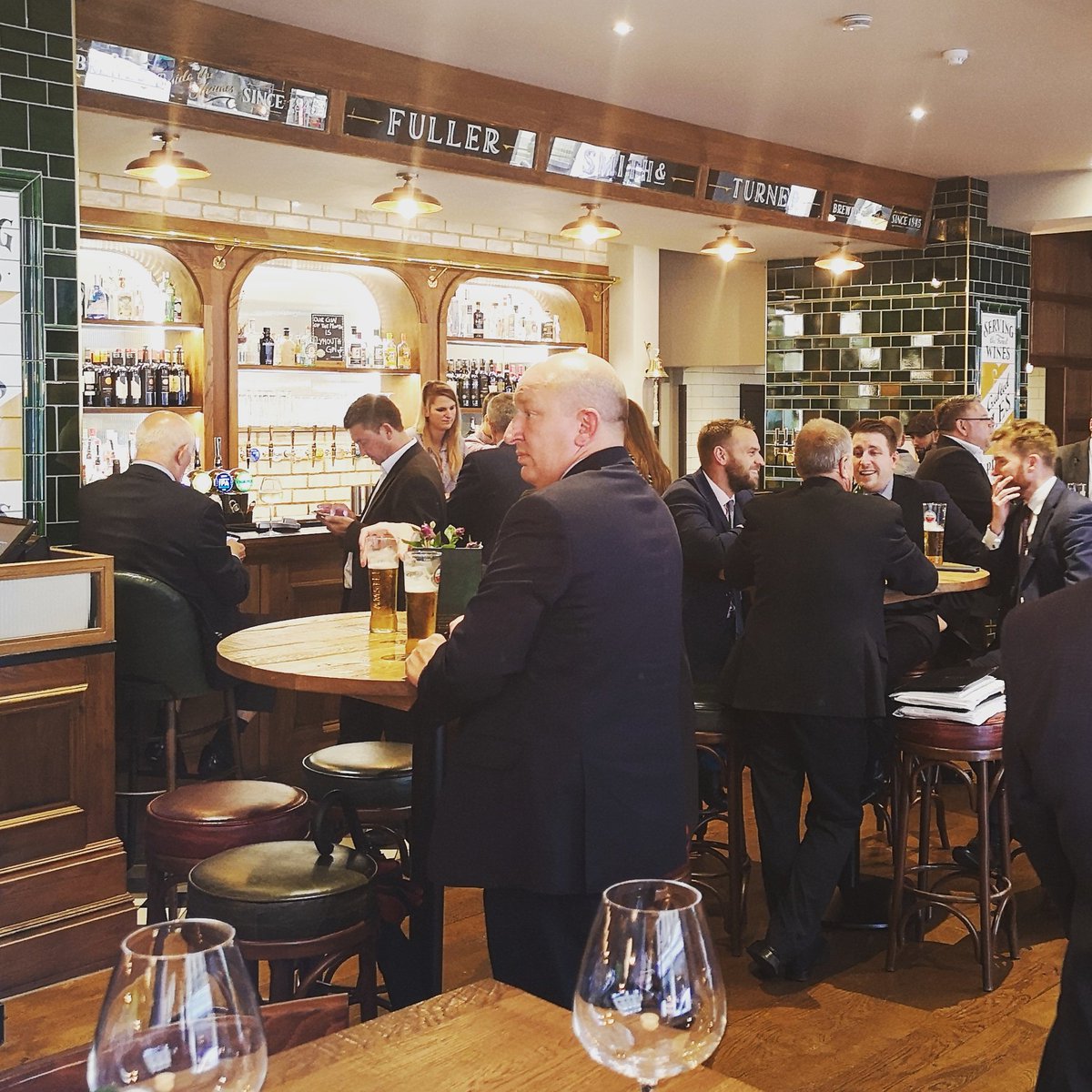 TrinityFullers's tweet image. Despite all the rain, The Trinity Bell is awash with Vibrancy and Energy this afternoon. Escape the grey skies! Come and join us for a drink! 

#longlivethelocal #Fullers #rain #TuesdayThoughts