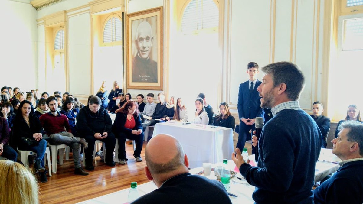 SBonifatti's tweet photo. DEBATE EN EL SAGRADA ⛪️

👉La educación debe basarse en dos pilares, el docente y la infraestructura, reivindicando al profesional y poniendo en marcha un programa de mantenimiento preventivo.

👉La desocupación es el problema madre de otros problemas.

GRACIAS POR LA INVITACIÓN https://t.co/UeYDPwCGWS